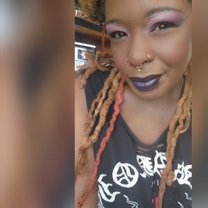 Meet your Posher, Cassandra